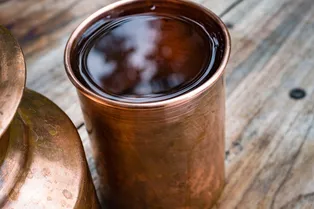 Что такое медная вода и зачем ее нужно пить