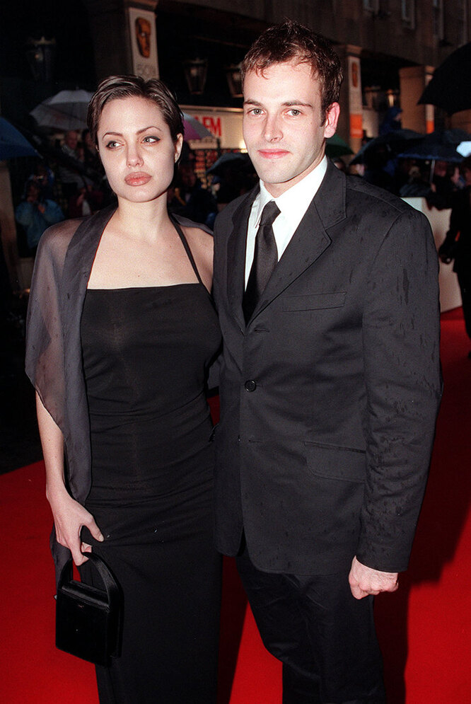 Анджелина Джоли и Джонни Ли Миллер на премии BAFTA, 1998 год