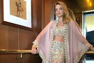 Наталья Водянова вжилась в образ индийской принцессы в национальном наряде