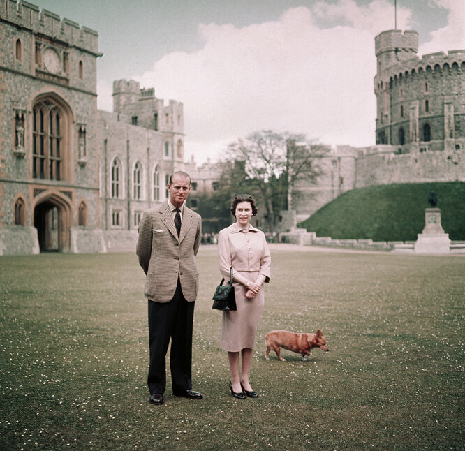 Королева Елизавета и принц Филипп в Виндзорском замке, июнь 1959 года