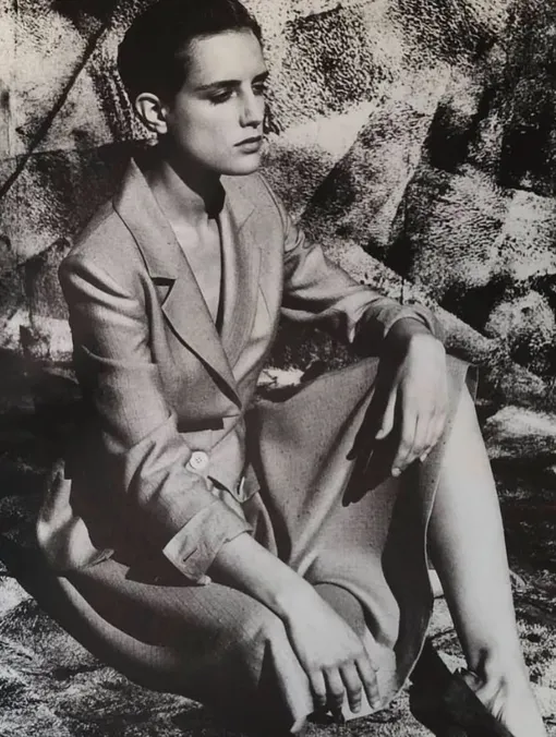 Рекламная кампания Prada, 1980-е. Фотограф — Альберт Уотсон, стилист — Мануэла Павези Рекламная кампания Prada, 1980-е. Фотограф — Альберт Уотсон, стилист — Мануэла Павези