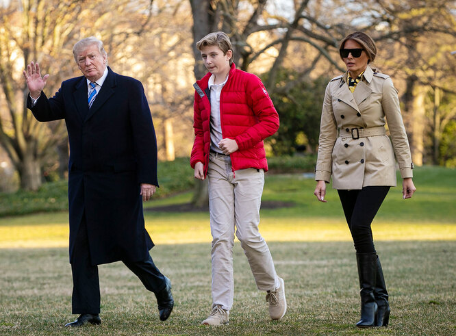 Дональд и Мелания Трамп с сыном Бэрроном
