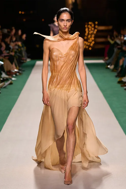 Victoria Beckham весна-лето 2025 Victoria Beckham весна-лето 2025