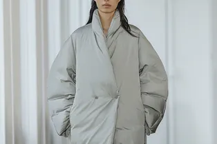 Пуховик в этом цвете точно никогда не выйдет из моды Пуховик в этом цвете точно никогда не выйдет из моды