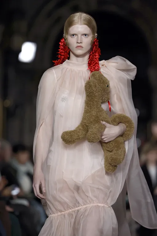Simone Rocha осень-зима 2024/25 Simone Rocha осень-зима 2024/25