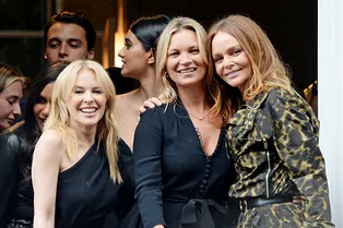 Кейт Мосс, Кайли Миноуг и Стелла МакКартни на открытии бутика Stella McCartney в Лондоне
