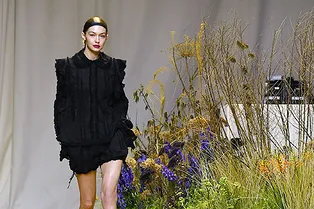 Вчера на подиуме — сегодня в магазине: шоу H&M Studio see now — buy now Вчера на подиуме — сегодня в магазине: шоу H&M Studio see now — buy now