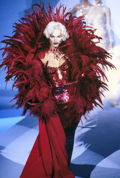Ева Герцигова на показе Thierry Mugler Haute Couture осень-зима 1995/96