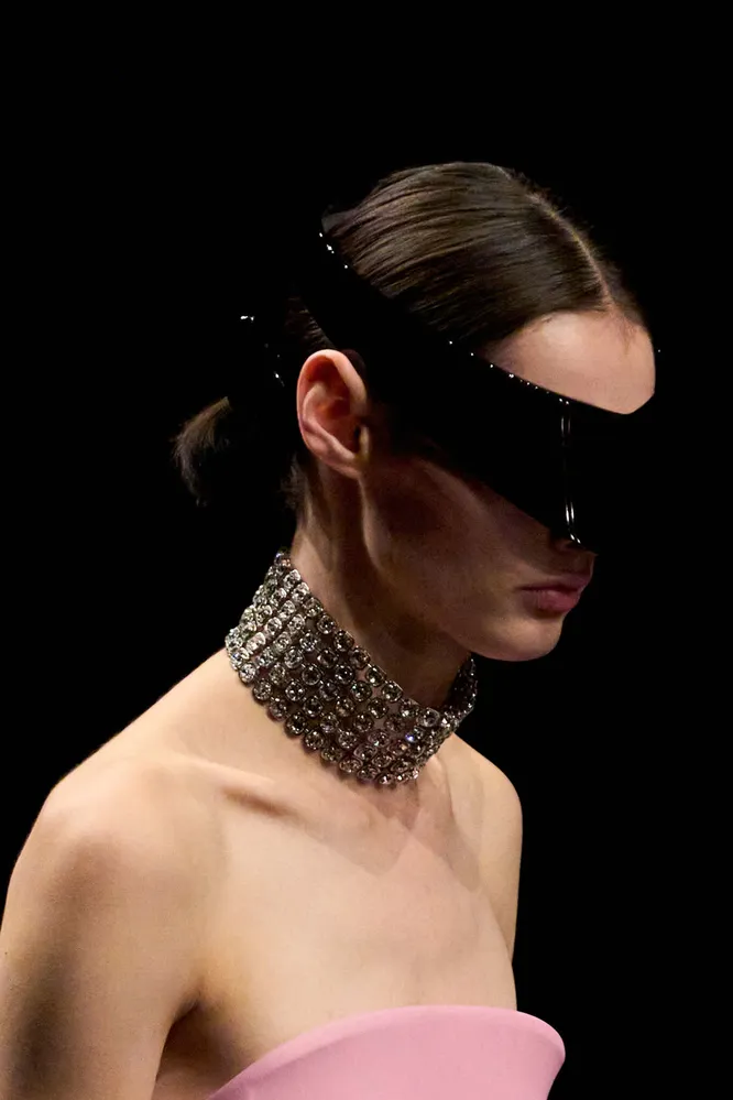 Balenciaga весна-лето 2025 Balenciaga весна-лето 2025