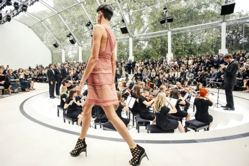 Burberry откроет кафе на время Лондонской недели моды Burberry откроет кафе на время Лондонской недели моды