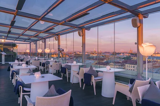 Вид с террасы Hotel Indigo на Санкт-Петербург Вид с террасы Hotel Indigo на Санкт-Петербург