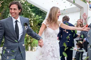 В платье принцессы и лепестках: Гвинет Пэлтроу наконец поделилась фотографией с собственной свадьбы