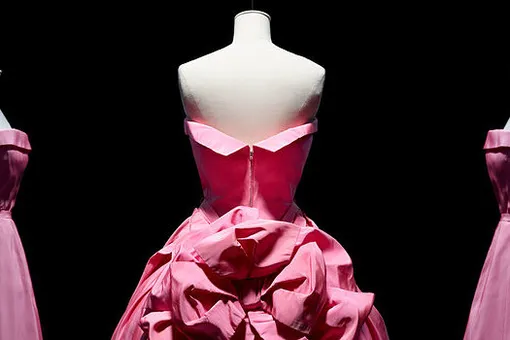 Какой будет крупнейшая выставка Christian Dior за всю историю марки