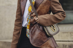 Кожаный жакет — элегантная альтернатива куртке-косухе