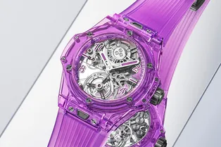 Первый квадратный корпус и лиловое сапфировое стекло: все новинки Hublot на выставке Watches & Wonders