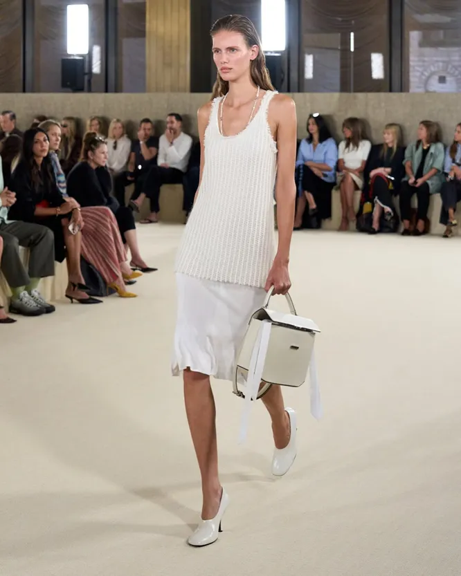 Toteme весна-лето 2026