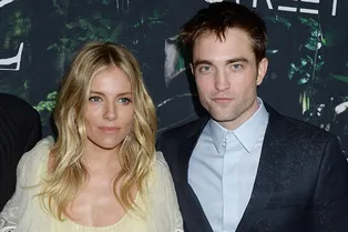 Сиенна Миллер, Роберт Паттинсон, Брэд Питт и другие на премьере Amazon Studios Сиенна Миллер, Роберт Паттинсон, Брэд Питт и другие на премьере Amazon Studios