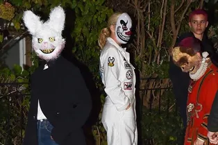 Виктория Бекхэм в образе жуткого, но очень стильного кролика