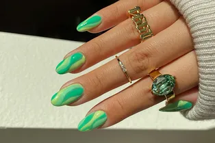 Вам захочется сделать этот «полосатый» маникюр