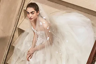 17 идеальных платьев для свадьбы летом в лукбуке Carolina Herrera