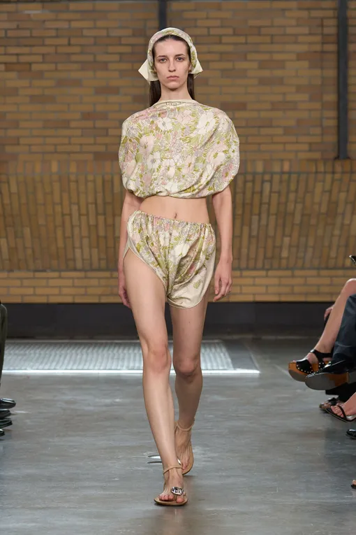 Calvin Klein Collection весна-лето 2026 Calvin Klein Collection весна-лето 2026