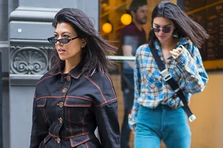 Клетка, велосипедки и деним: Кендалл Дженнер и Кортни Кардашьян в главных трендах лета Клетка, велосипедки и деним: Кендалл Дженнер и Кортни Кардашьян в главных трендах лета