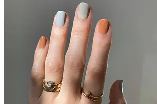 Разноцветные ногти: как сочетать несколько оттенков в маникюре
