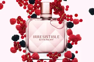 Дамасская роза и черная смородина — самое летнее сочетание в новом аромате Givenchy Irresistible