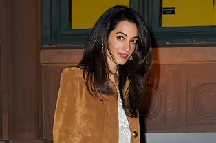 Модная осень: 20 ярких идей от Амаль Клуни