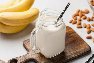 Так ли полезно растительное молоко и когда пить свежевыжатые соки