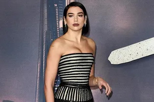 Дуа Липа вышла на ковровую дорожку практически в нижнем белье — и не выглядела при этом вульгарно