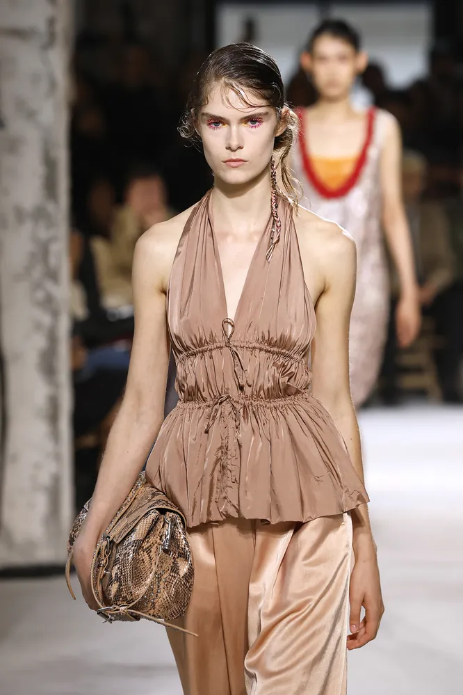 Dries Van Noten весна-лето 2025 Dries Van Noten весна-лето 2025