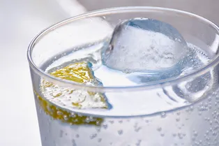 Газированная вода, питание раз в день и никаких свежевыжатых соков на завтрак: 10 правил здорового образа жизни от доктора Леонида Элькина