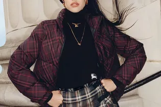 10 пуховиков, которые хорошо смотрятся с платьями и юбками