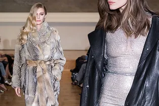 Виктор Цой, Михаил Врубель и супермодели 80-х на шоу Alexander Terekhov Виктор Цой, Михаил Врубель и супермодели 80-х на шоу Alexander Terekhov