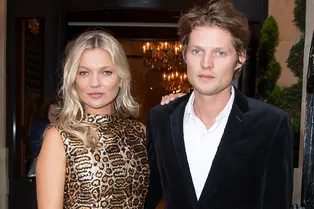 Фото в рамку: Кейт Мосс в леопарде с бойфрендом на презентации своей книги в Париже