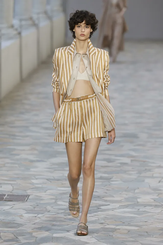 Alberta Ferretti весна-лето 2025