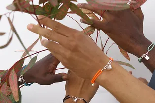 Мода со смыслом: коллекция браслетов Louis Vuitton, купив которые вы поможете детям