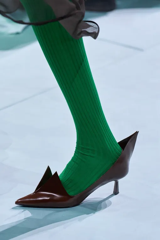 PRADA весна-лето 2025