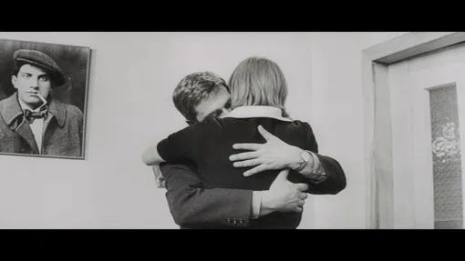 Кадр из фильма «Любить...» (1968) Кадр из фильма «Любить...» (1968)