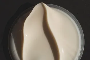 Косметика с мочевиной: чем она хороша для кожи