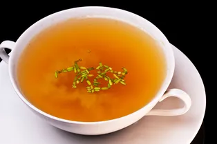 Чистый коллаген: почему костный бульон работает лучше всех БАДов