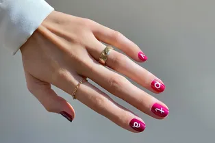 Самый модный оттенок маникюра этой весны