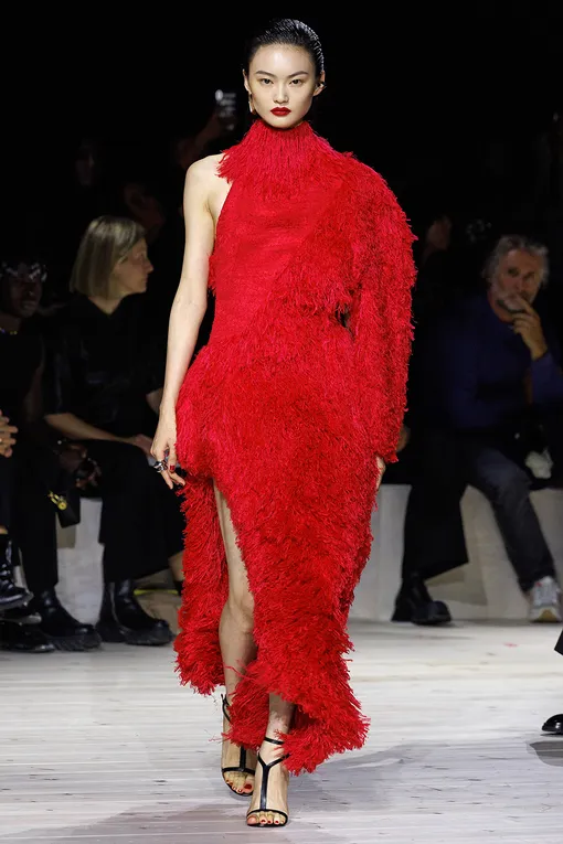 ALEXANDER MCQUEEN весна-лето 2024 ALEXANDER MCQUEEN весна-лето 2024