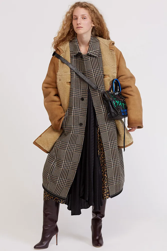 Дубленка Prada, пальто, платье и сумка Balenciaga, сапоги Aquazzura