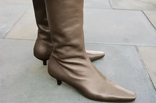 Элегантность и комфорт: 5 пар модных сапог на маленьком каблуке kitten-heel