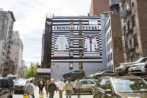 Мурал на улице Lafayette Street в Нью-Йорке