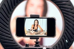 В Твиттере возмущаются описанием вакансии ассистента инфлюенсера. Список требований вызывает много вопросов