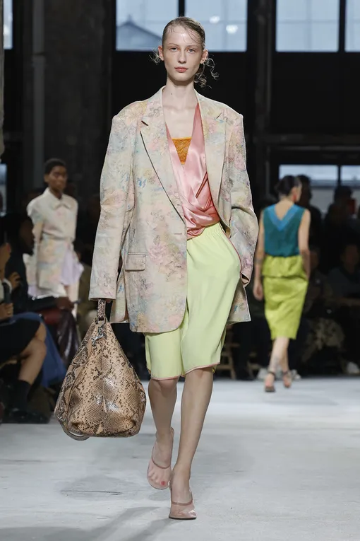 Dries Van Noten весна-лето 2025 Dries Van Noten весна-лето 2025