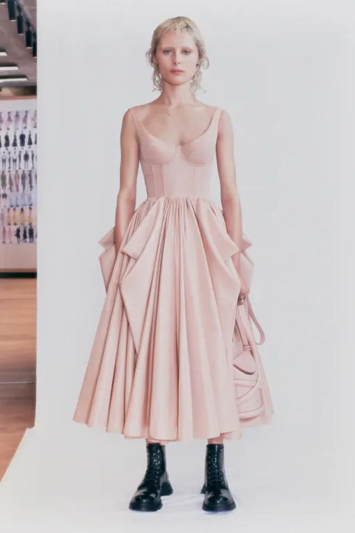 Alexander McQueen весна-лето 2021 Alexander McQueen весна-лето 2021